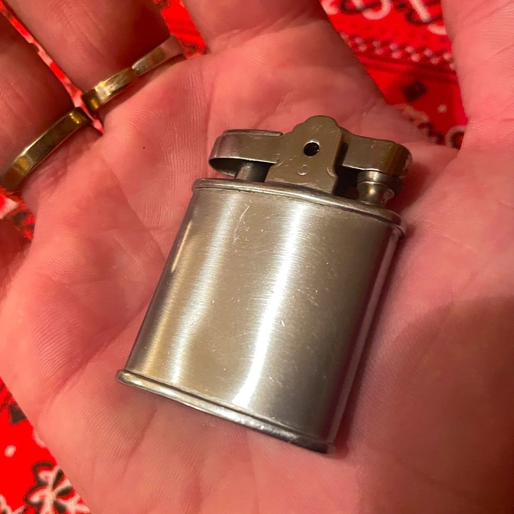 Working Antique Ronson Lighter - Very Classy! - Picture 2 of 3